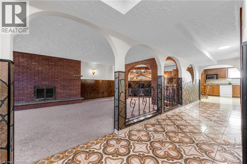 11 Forest Hill Crescent, Hamilton, ON - Indoor Photo Showing Other Room