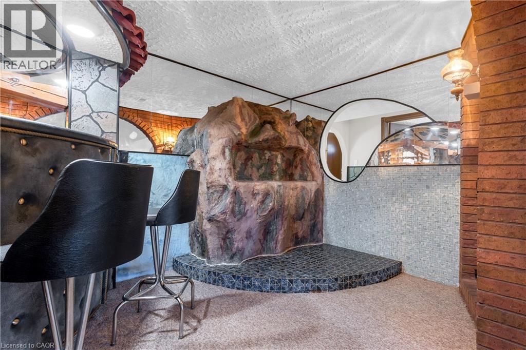 11 Forest Hill Crescent, Hamilton, ON - Photo Showing Other Room