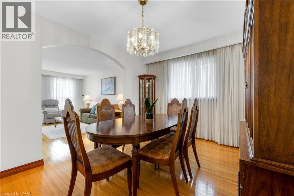 11 Forest Hill Crescent, Hamilton, ON - Indoor Photo Showing Dining Room
