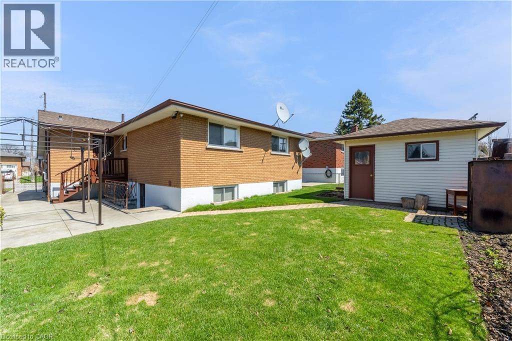 11 Forest Hill Crescent, Hamilton, ON - Outdoor With Exterior