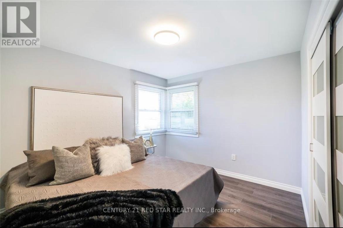 380 East 19Th Street, Hamilton, ON - Indoor Photo Showing Bedroom