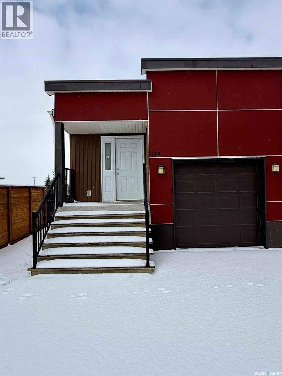 179 Chateau Crescent, Pilot Butte, SK - Outdoor With Exterior