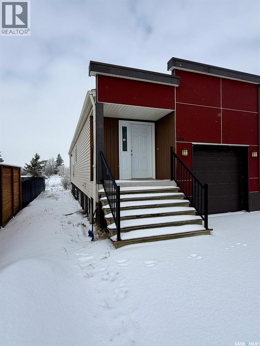 179 Chateau Crescent, Pilot Butte, SK - Outdoor With Exterior