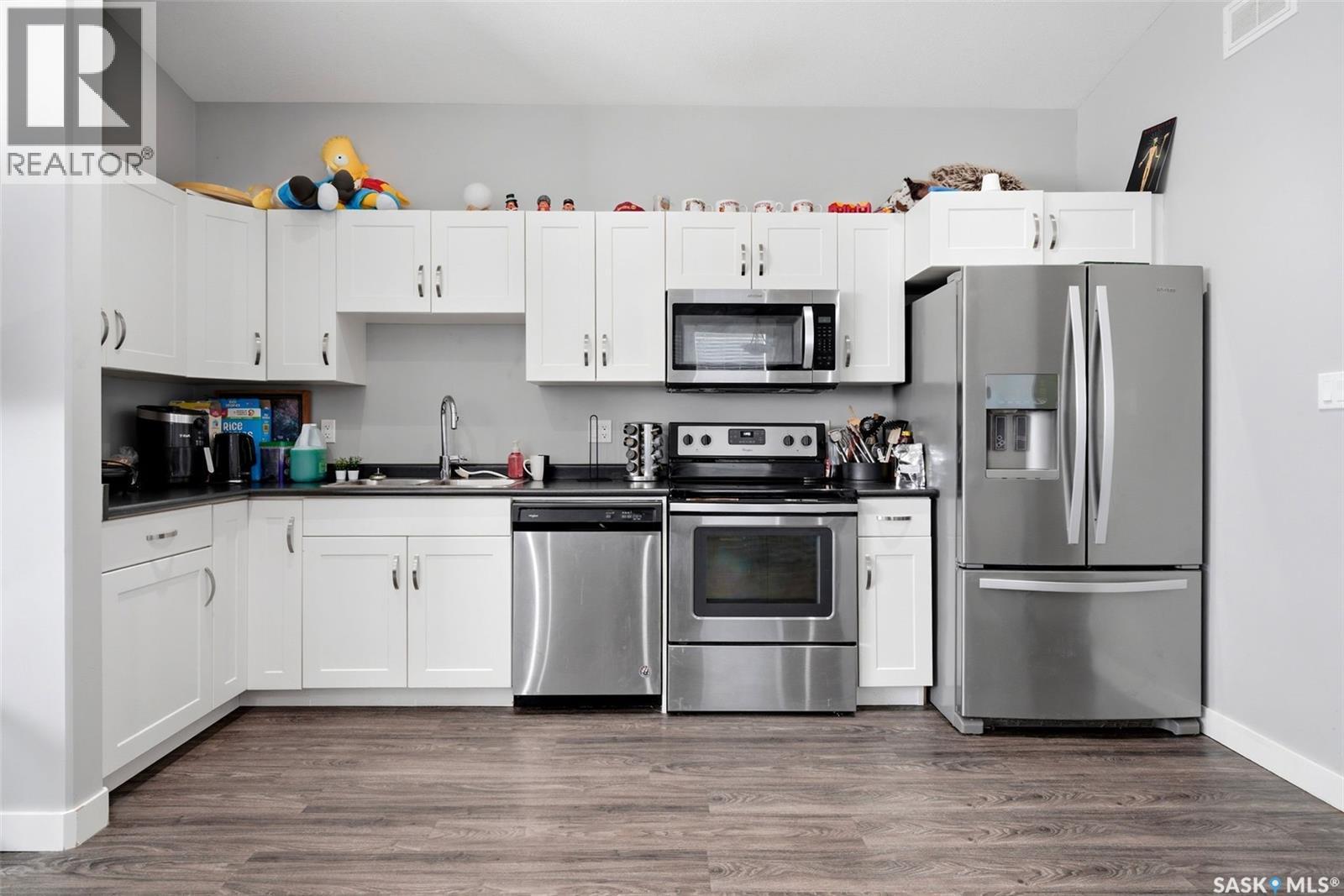960 Wallace Street, Regina, SK - Indoor Photo Showing Kitchen