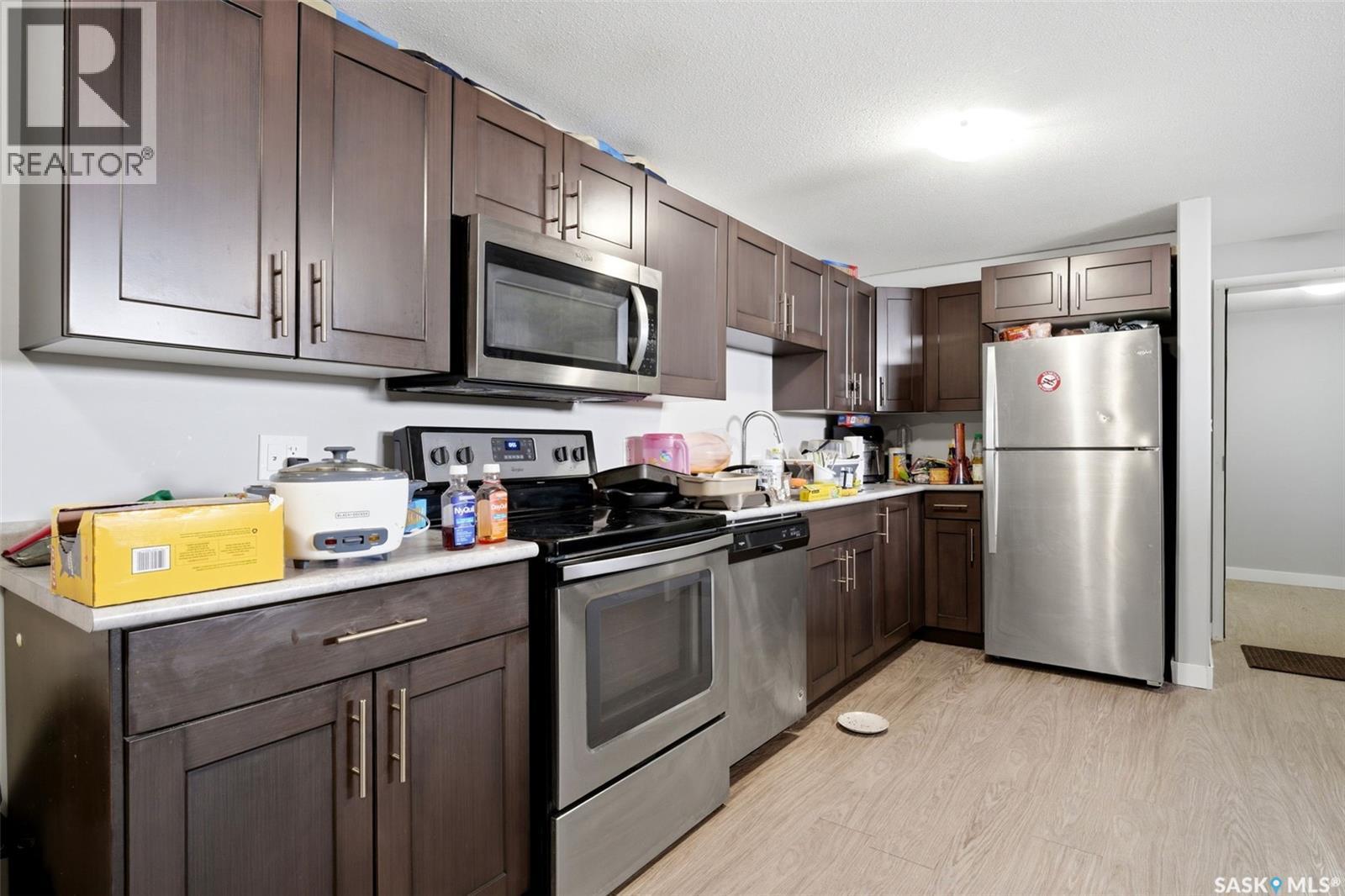 960 Wallace Street, Regina, SK - Indoor Photo Showing Kitchen