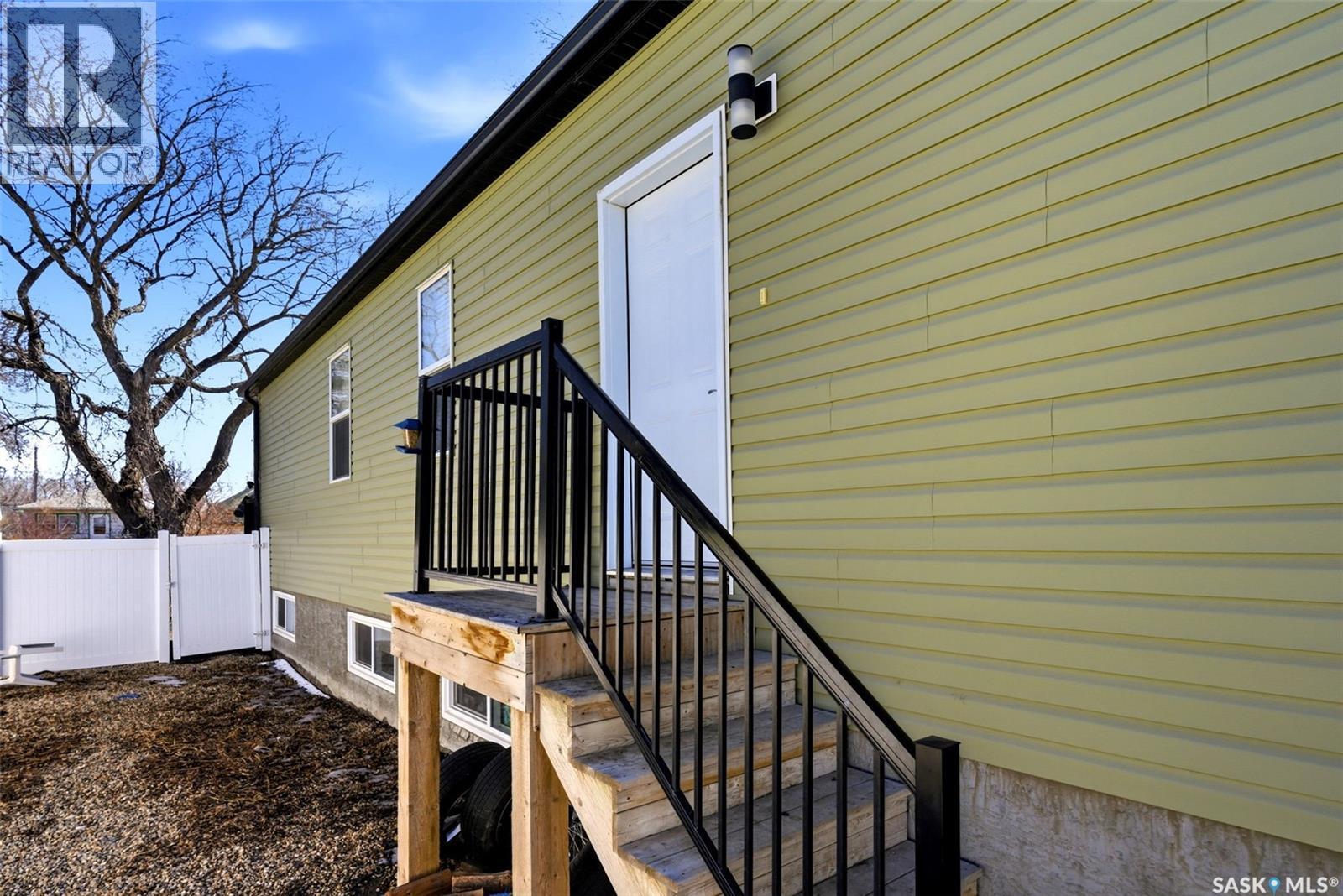 960 Wallace Street, Regina, SK - Outdoor With Exterior