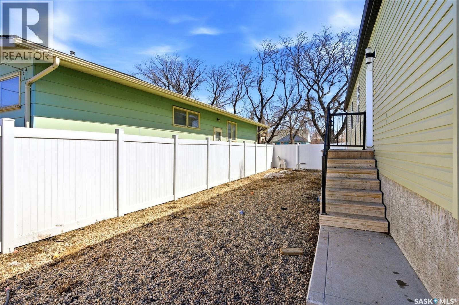 960 Wallace Street, Regina, SK - Outdoor With Exterior