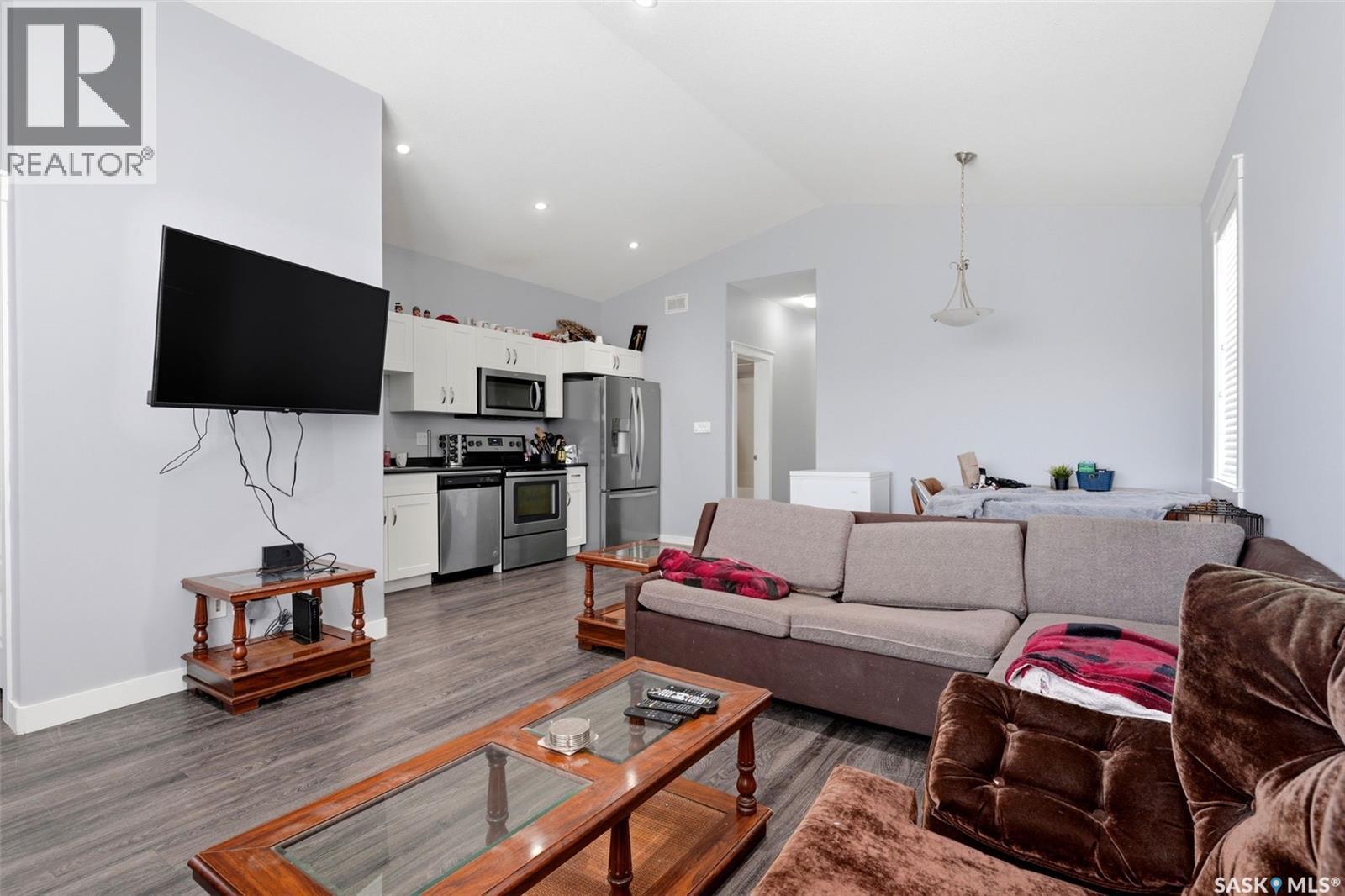 960 Wallace Street, Regina, SK - Indoor Photo Showing Living Room