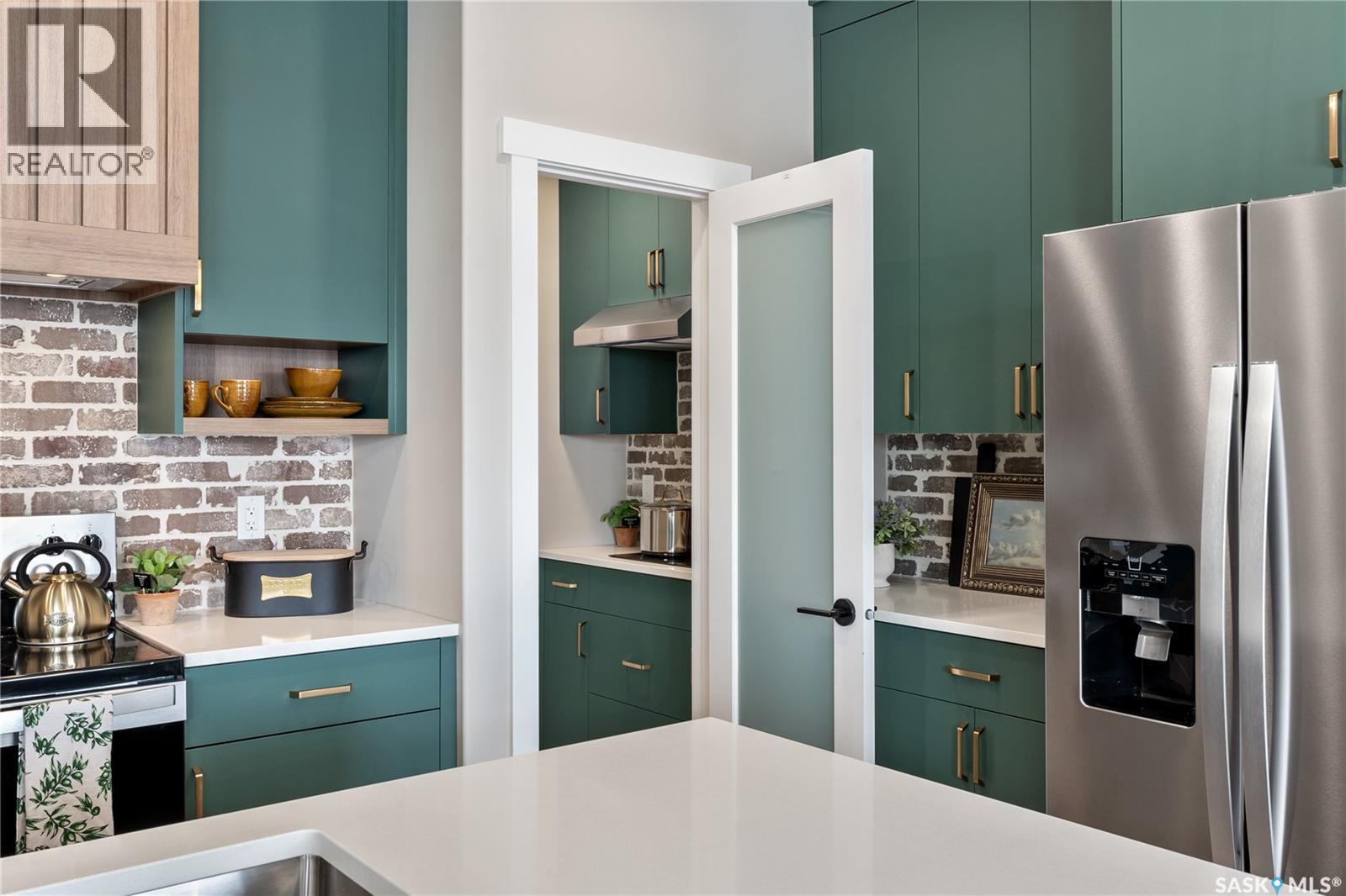 210 Yuel Lane, Saskatoon, SK - Indoor Photo Showing Kitchen With Upgraded Kitchen