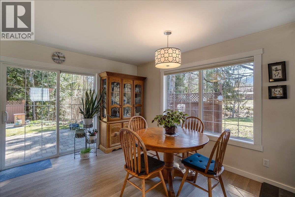 210 Bayview Street, Kaslo, BC - Indoor Photo Showing Dining Room