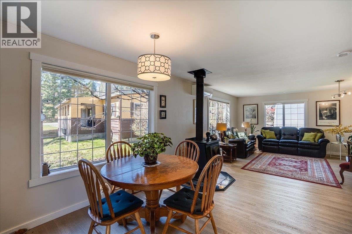 210 Bayview Street, Kaslo, BC - Indoor Photo Showing Dining Room