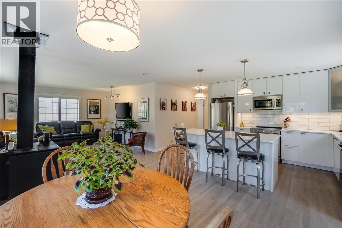 210 Bayview Street, Kaslo, BC - Indoor
