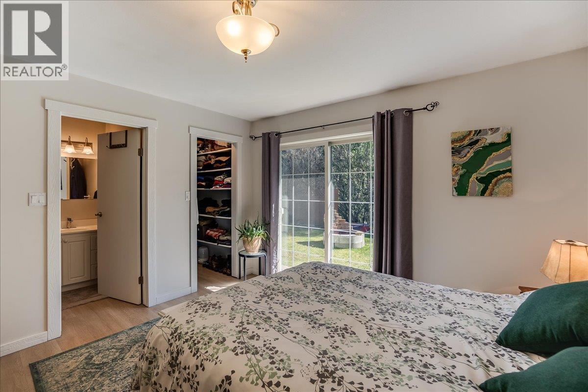 210 Bayview Street, Kaslo, BC - Indoor Photo Showing Bedroom