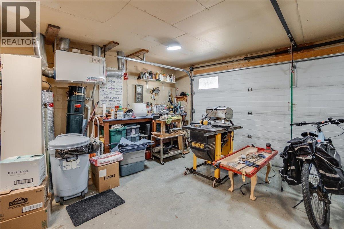 210 Bayview Street, Kaslo, BC - Indoor Photo Showing Garage