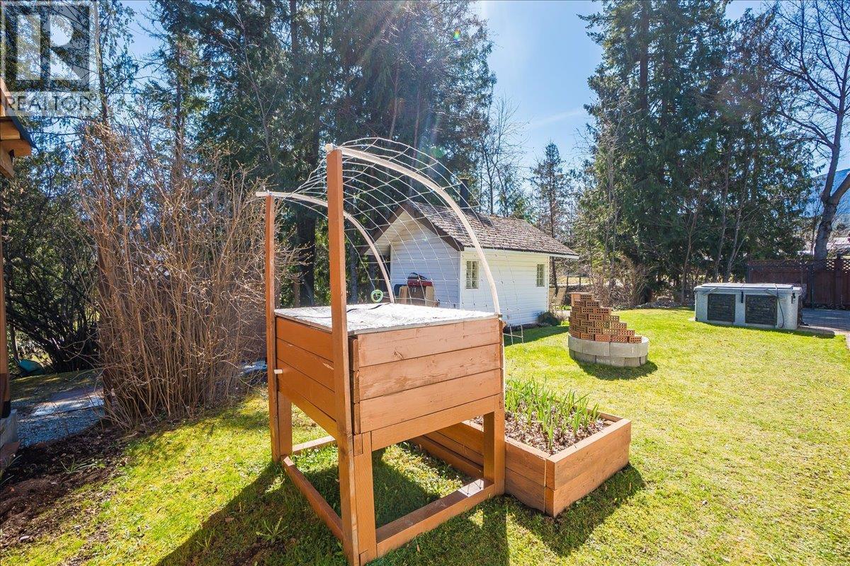 210 Bayview Street, Kaslo, BC - Outdoor