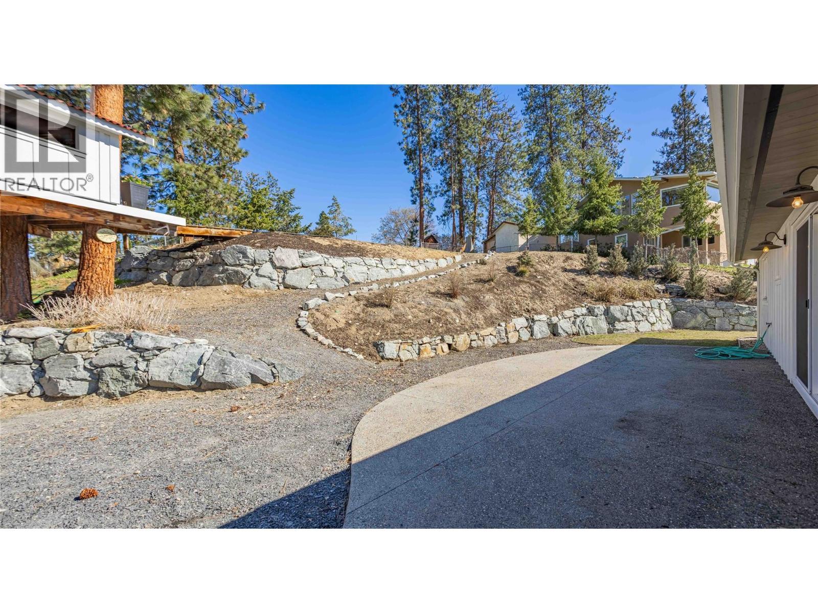Back patio - 488 Sheila Crescent, Kelowna, BC - Outdoor