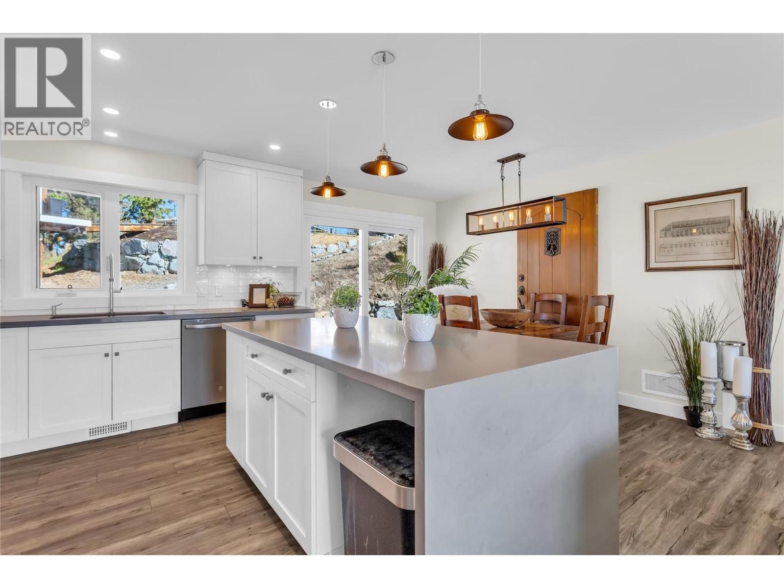 488 Sheila Crescent, Kelowna, BC - Indoor Photo Showing Kitchen With Upgraded Kitchen