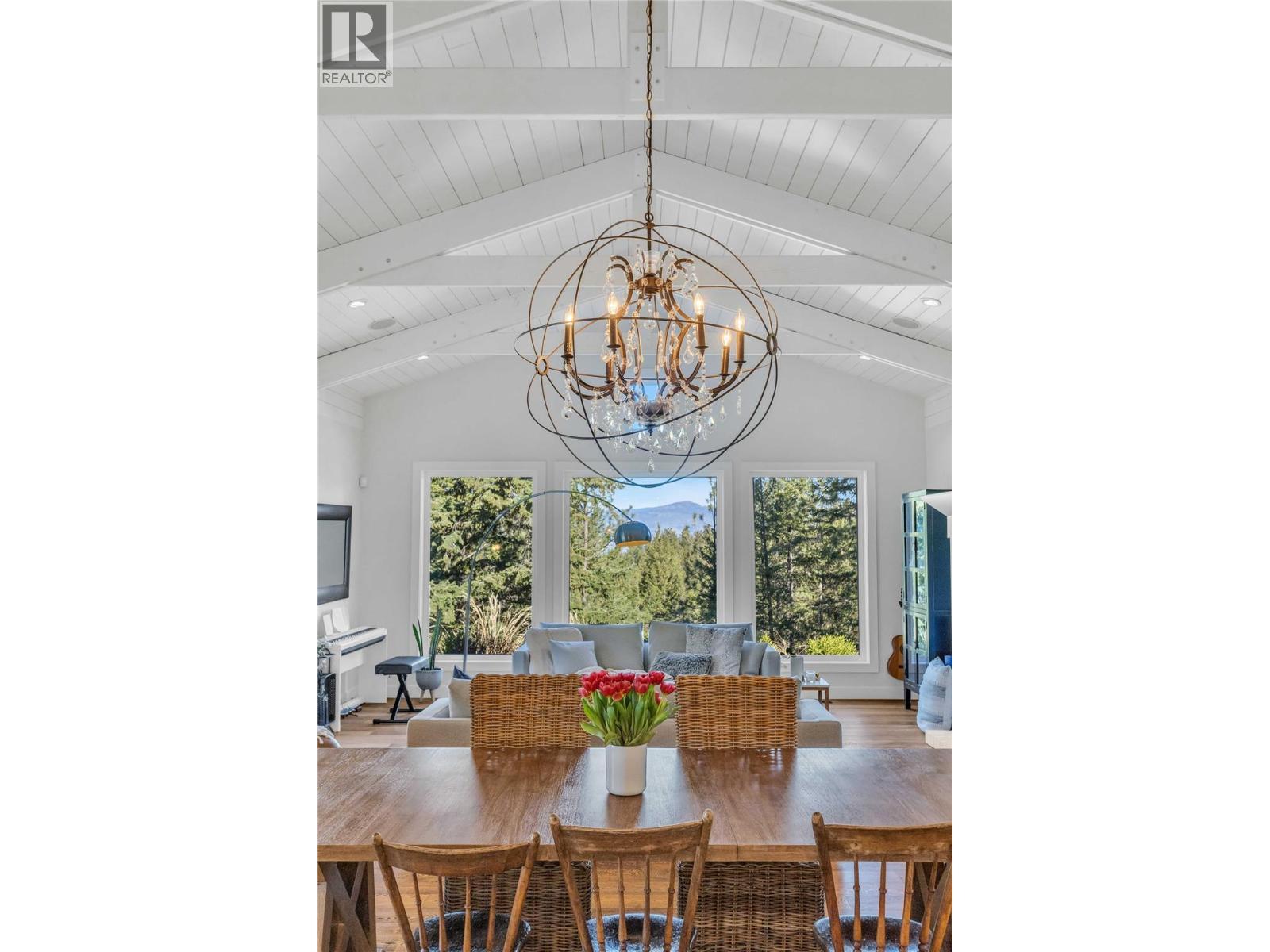 2376 Saucier Road, Kelowna, BC - Indoor Photo Showing Dining Room