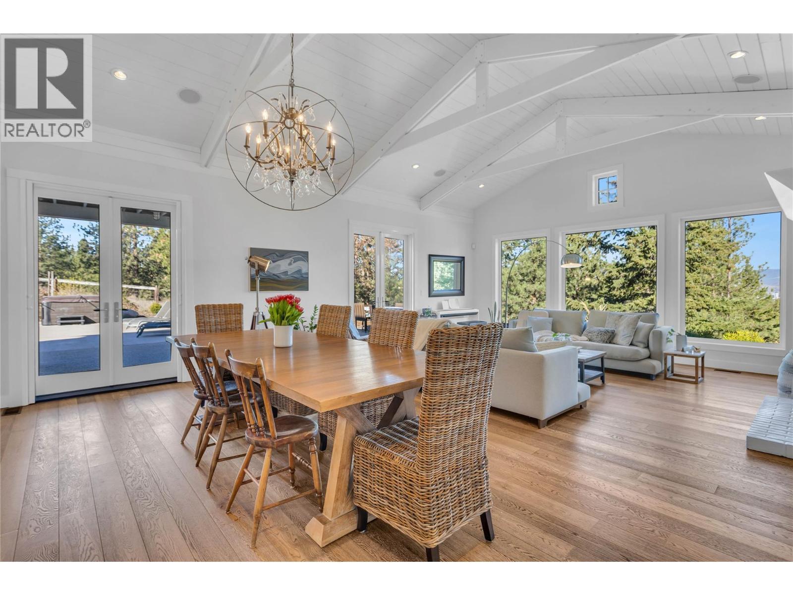 2376 Saucier Road, Kelowna, BC - Indoor Photo Showing Dining Room