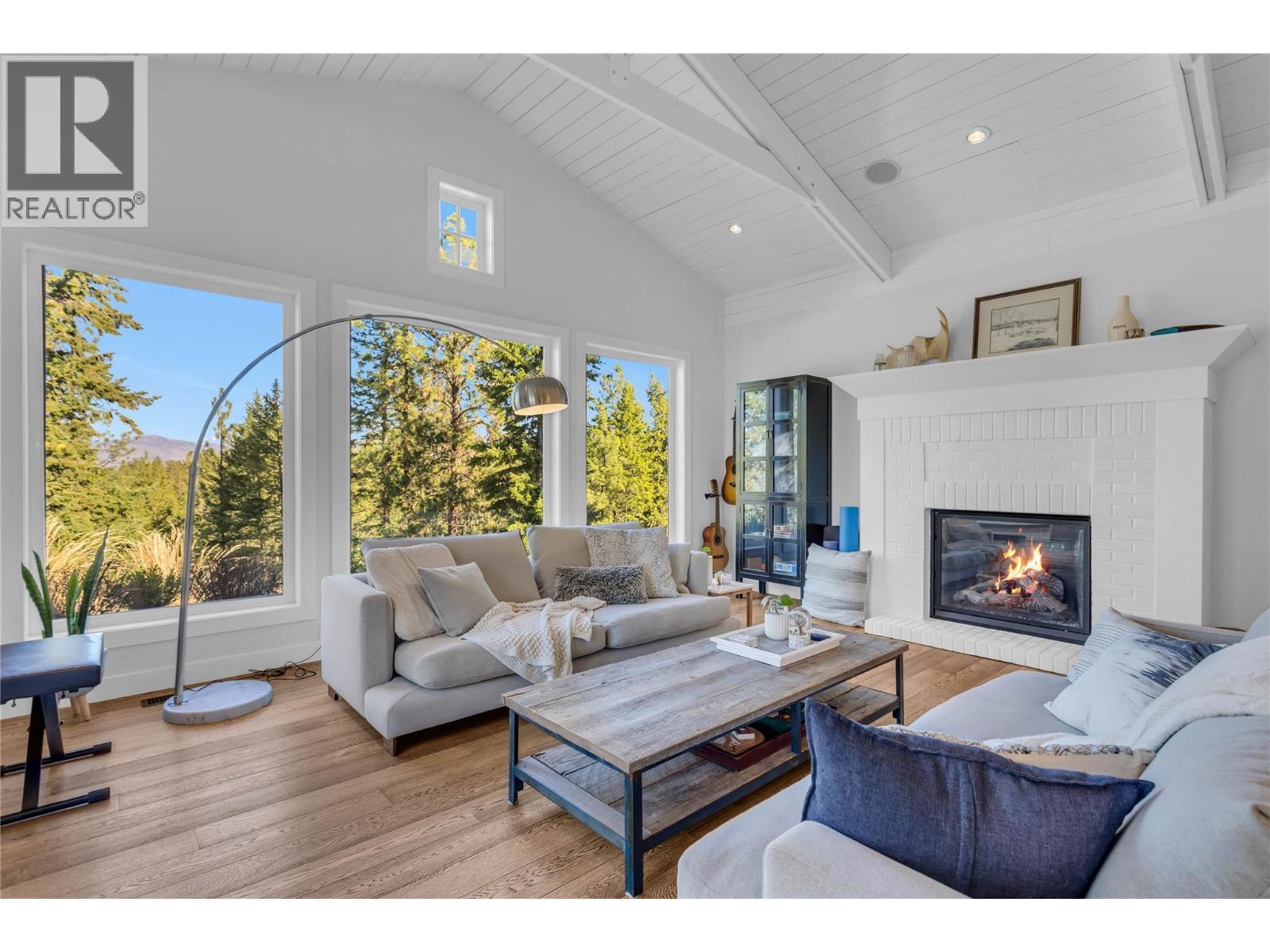2376 Saucier Road, Kelowna, BC - Indoor Photo Showing Living Room With Fireplace