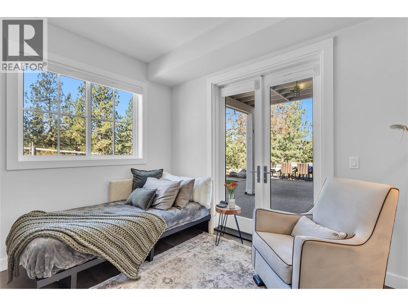 2376 Saucier Road, Kelowna, BC - Indoor Photo Showing Bedroom