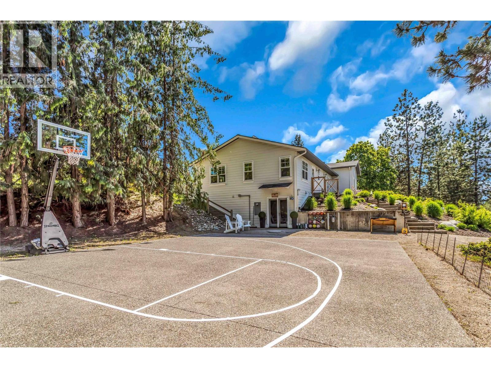 Basketball court - 2376 Saucier Road, Kelowna, BC - Outdoor