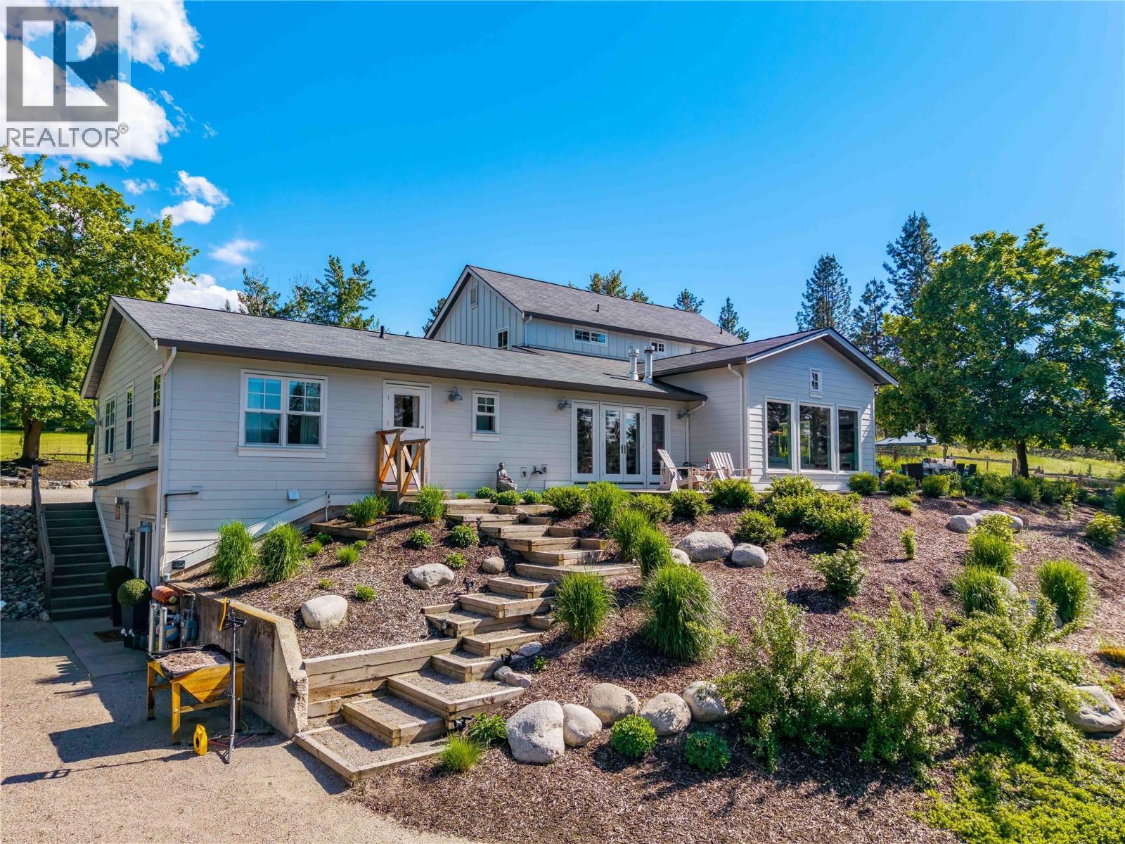 Beautiful and mature landscaping - 2376 Saucier Road, Kelowna, BC - Outdoor