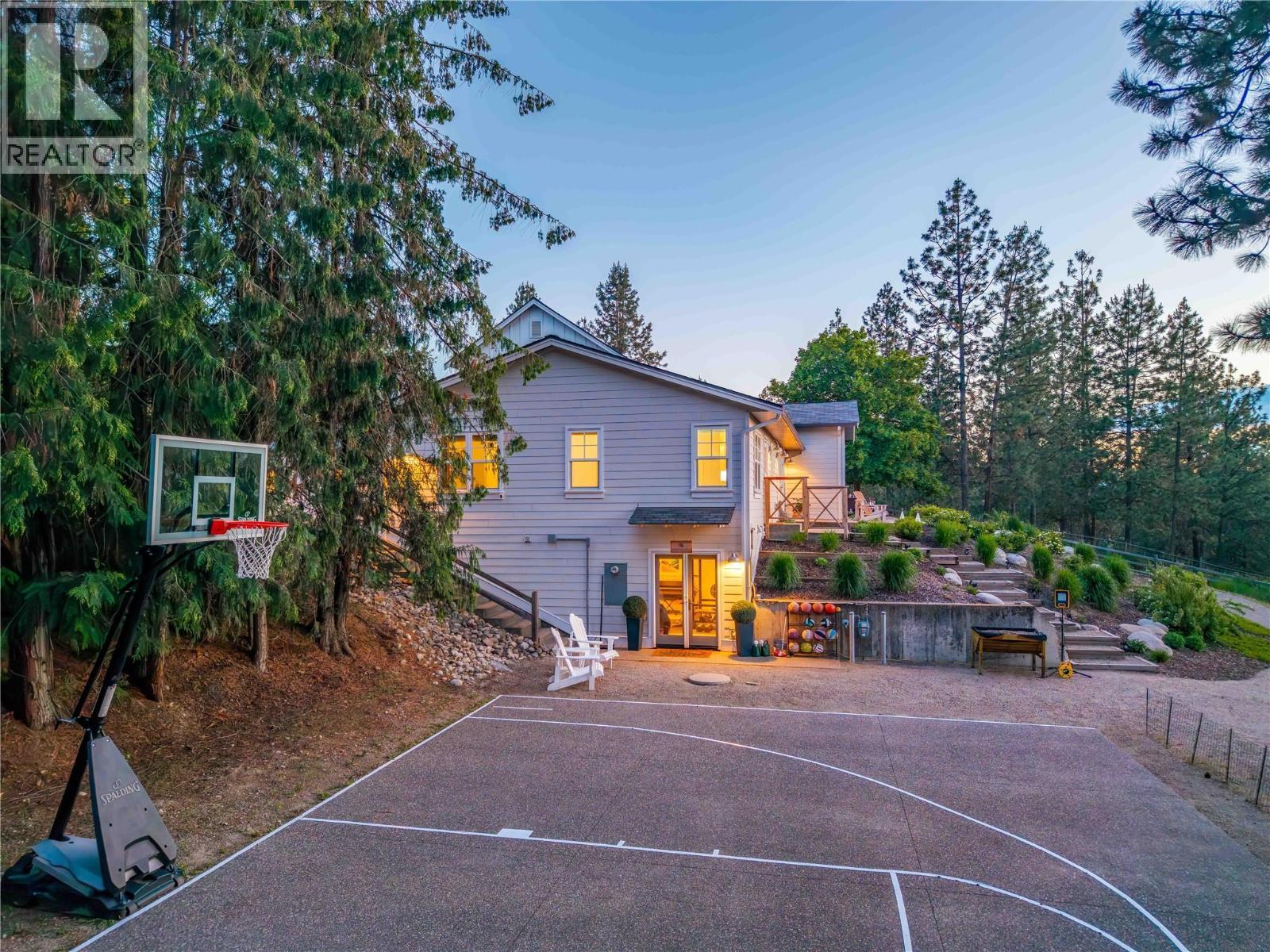 2376 Saucier Road, Kelowna, BC - Outdoor