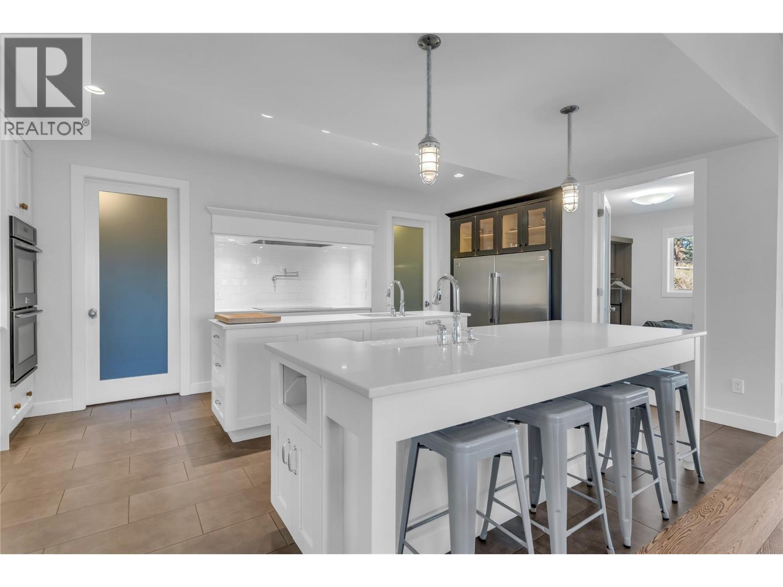 2376 Saucier Road, Kelowna, BC - Indoor Photo Showing Kitchen With Upgraded Kitchen