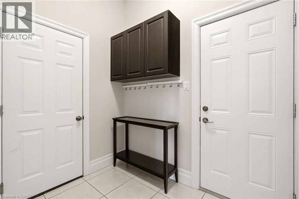 991 Glenwood Avenue, Burlington, ON - Indoor Photo Showing Other Room