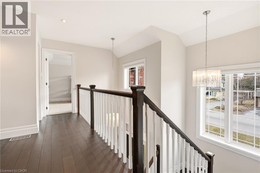 991 Glenwood Avenue, Burlington, ON - Indoor Photo Showing Other Room