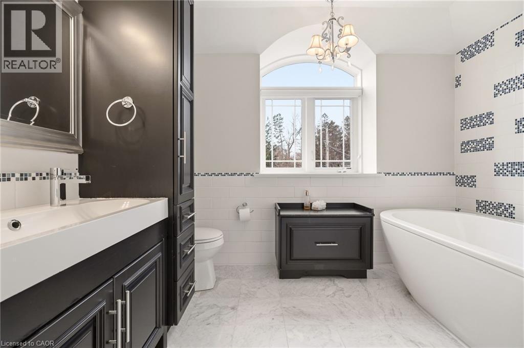 991 Glenwood Avenue, Burlington, ON - Indoor Photo Showing Bathroom