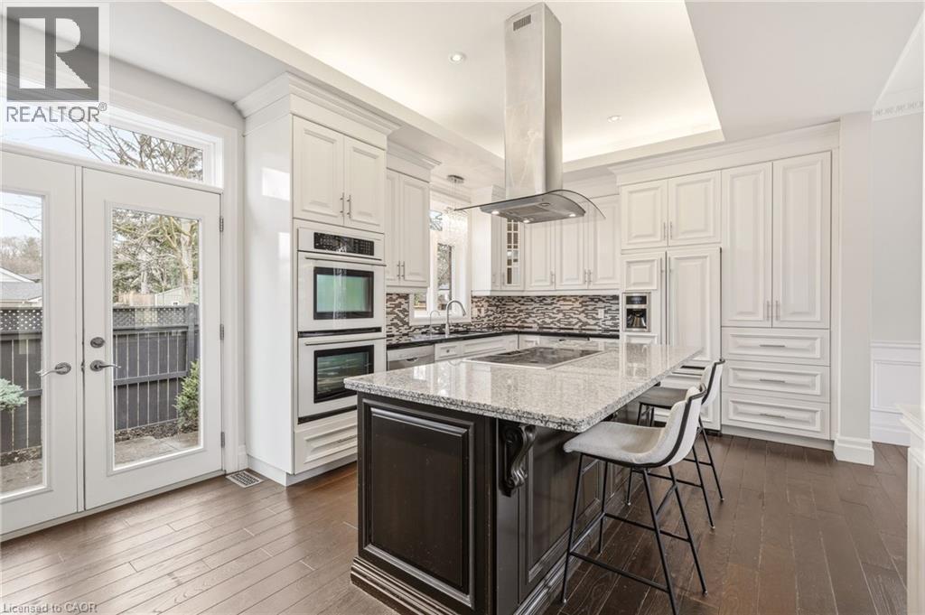 991 Glenwood Avenue, Burlington, ON - Indoor Photo Showing Kitchen With Upgraded Kitchen