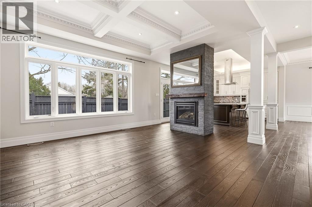 991 Glenwood Avenue, Burlington, ON - Indoor Photo Showing Living Room With Fireplace