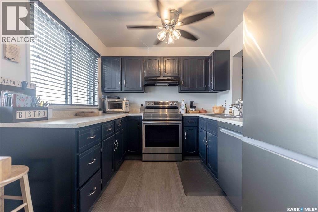 52 455 Pinehouse Drive, Saskatoon, SK - Indoor Photo Showing Kitchen