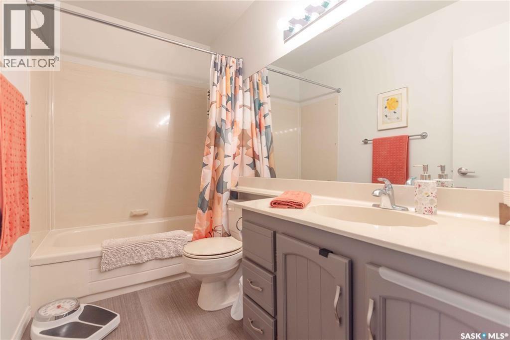 52 455 Pinehouse Drive, Saskatoon, SK - Indoor Photo Showing Bathroom