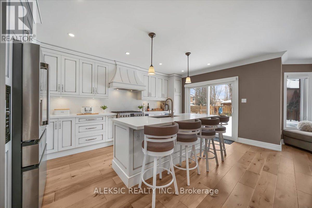 33 Hillpath Crescent, Brampton, ON - Indoor