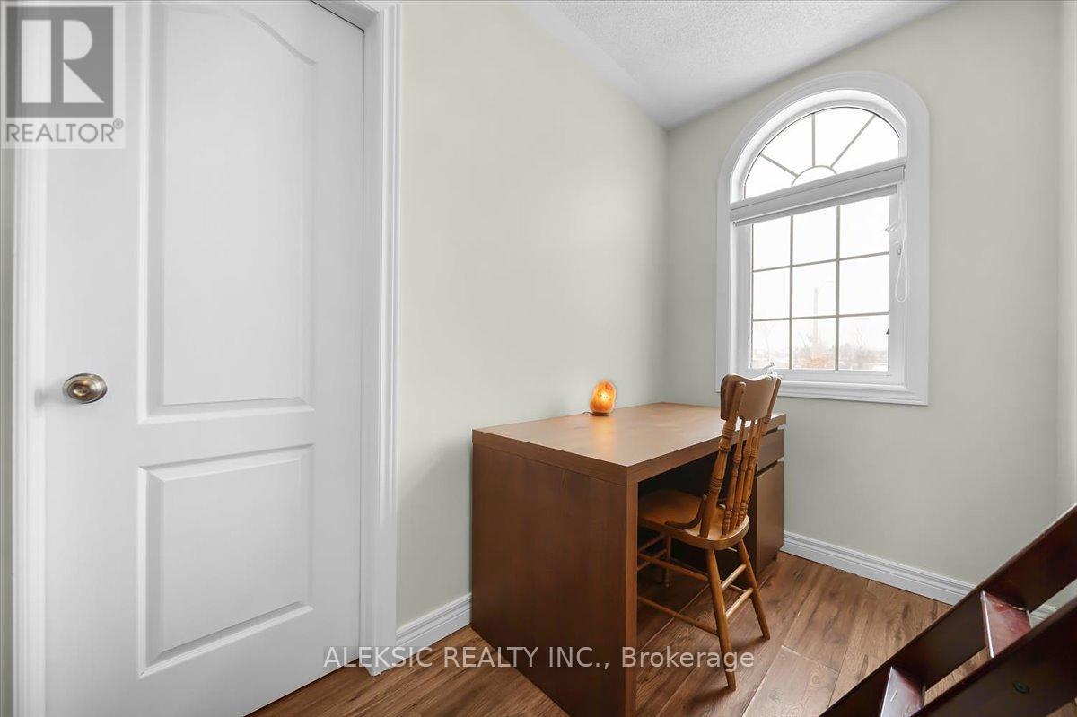 33 Hillpath Crescent, Brampton, ON - Indoor