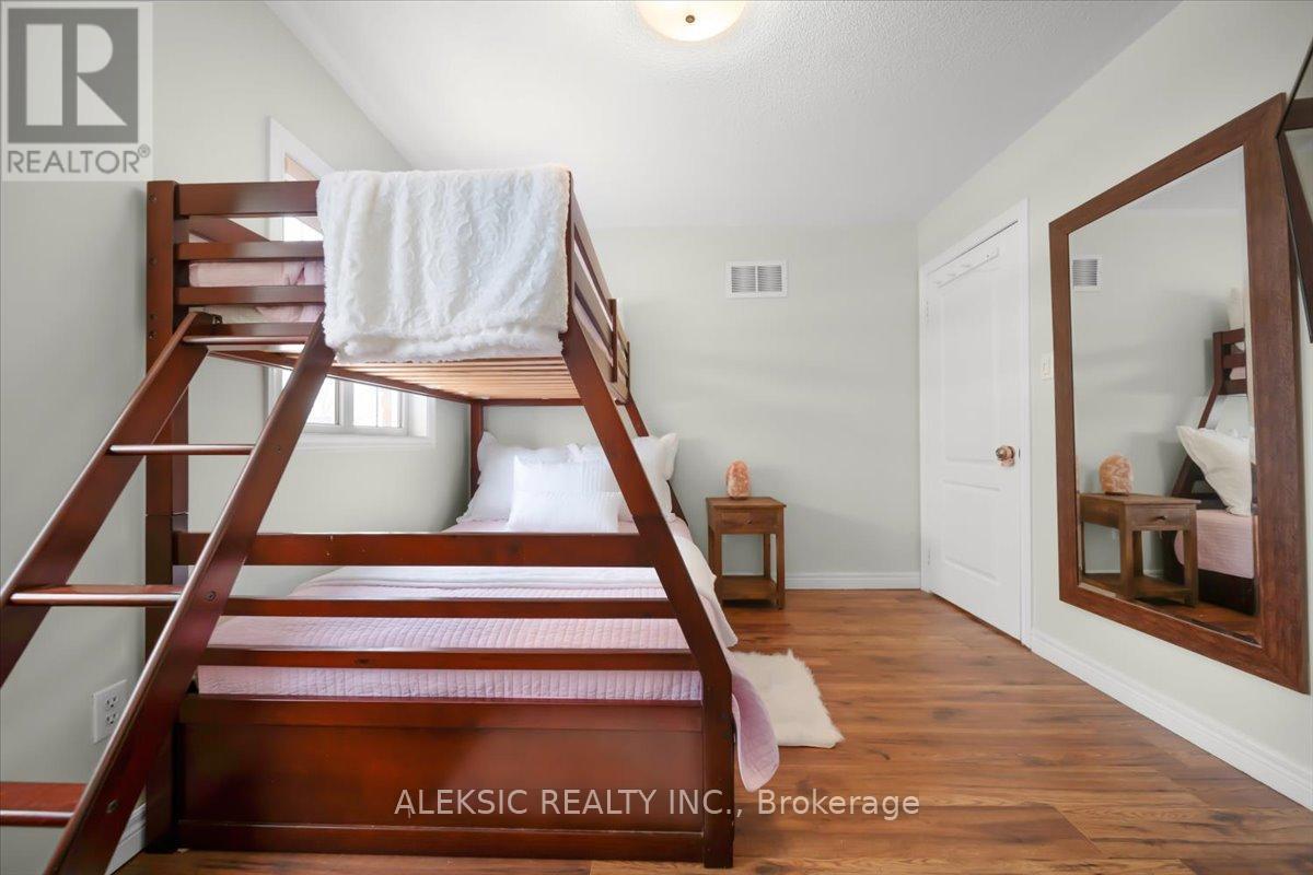 33 Hillpath Crescent, Brampton, ON - Indoor Photo Showing Other Room