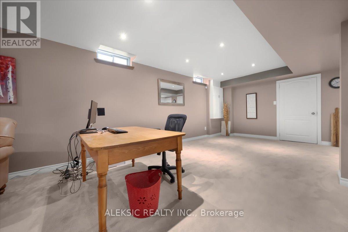 33 Hillpath Crescent, Brampton, ON - Indoor