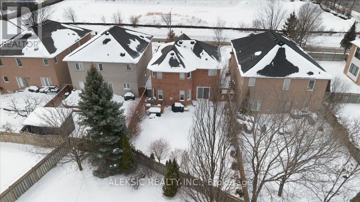 33 Hillpath Crescent, Brampton, ON - Outdoor