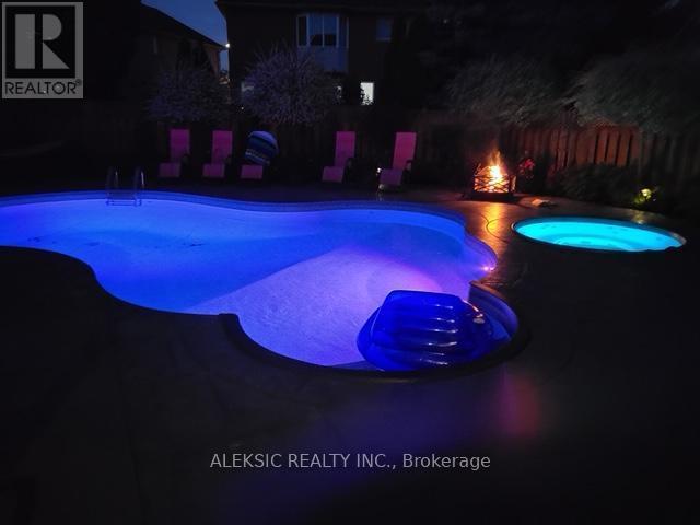 33 Hillpath Crescent, Brampton, ON - Outdoor With In Ground Pool With Backyard