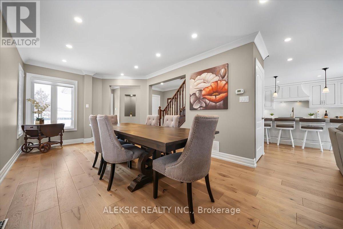 33 Hillpath Crescent, Brampton, ON - Indoor Photo Showing Dining Room