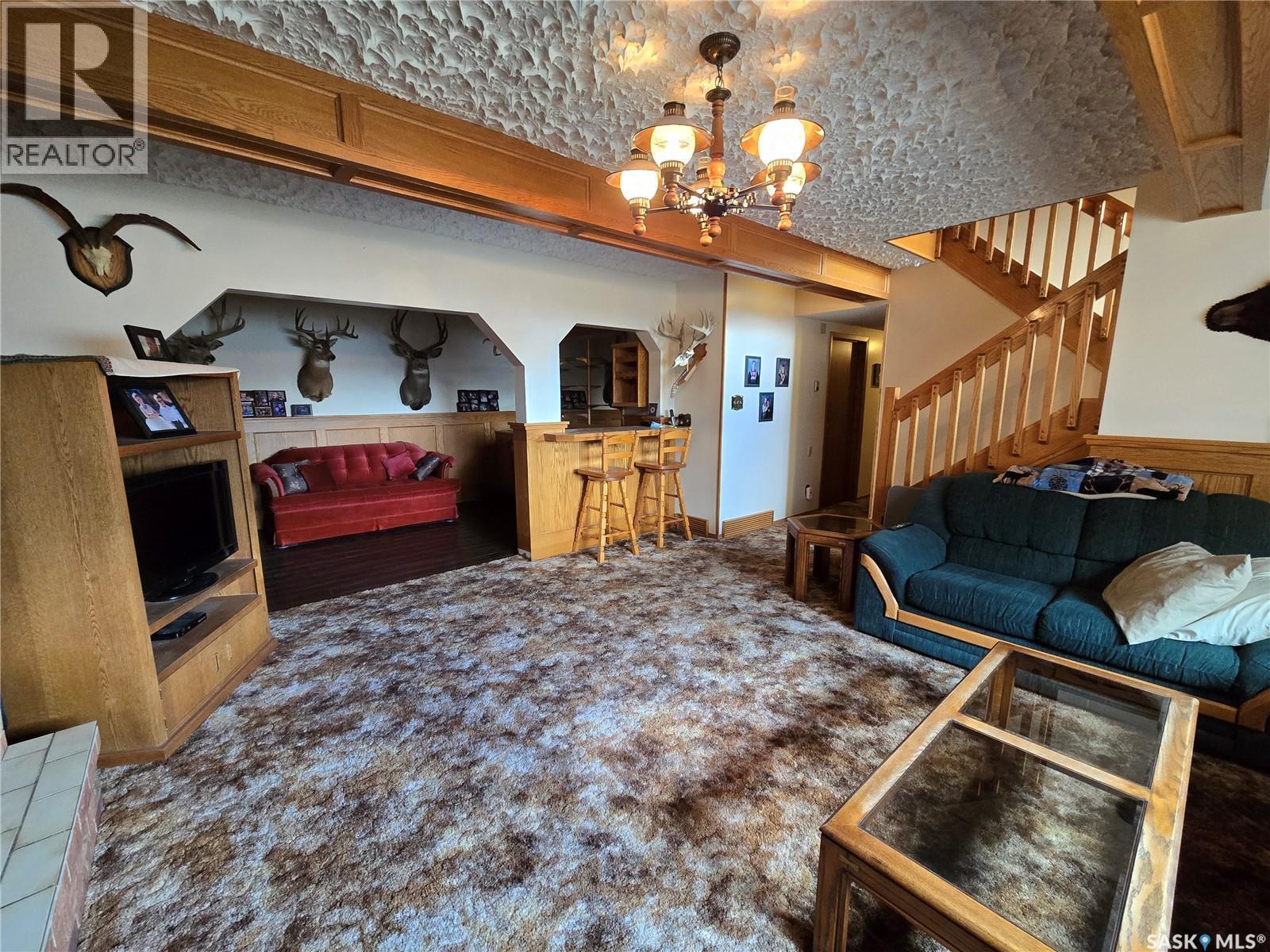 474 Steele Crescent, Swift Current, SK - Indoor Photo Showing Living Room