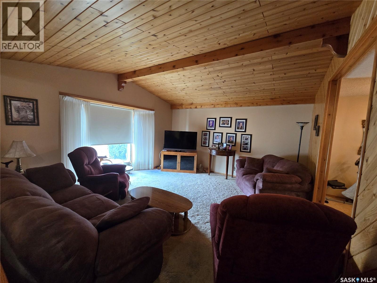 474 Steele Crescent, Swift Current, SK - Indoor Photo Showing Living Room