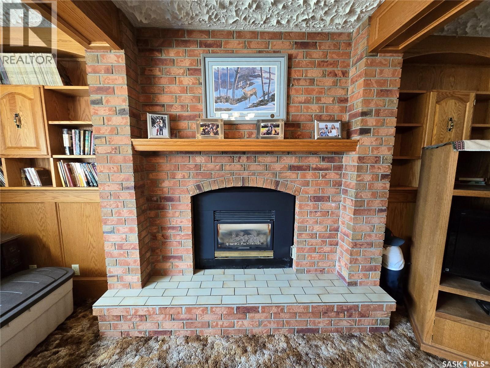 474 Steele Crescent, Swift Current, SK - Indoor Photo Showing Living Room With Fireplace