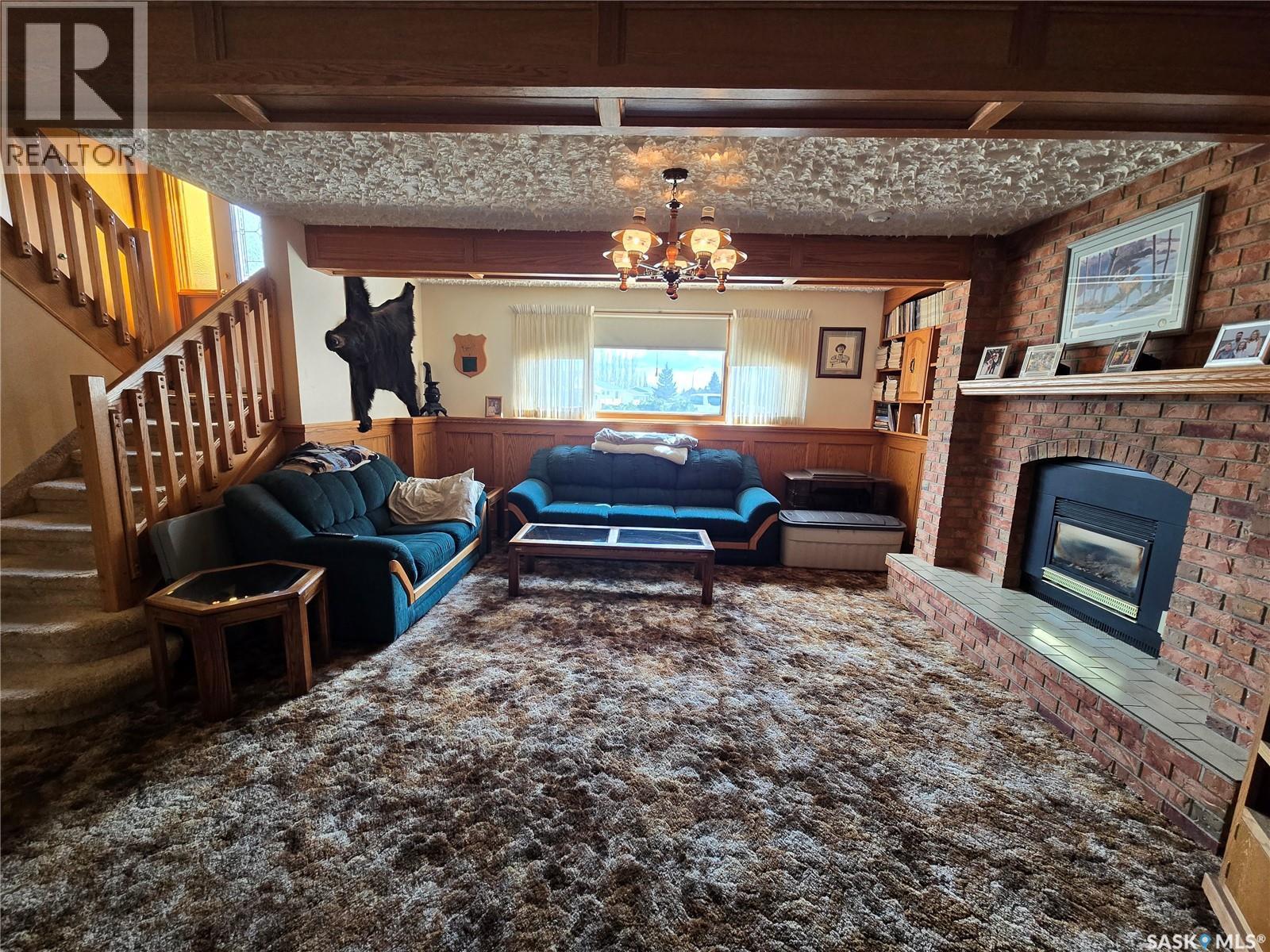 474 Steele Crescent, Swift Current, SK - Indoor Photo Showing Living Room With Fireplace
