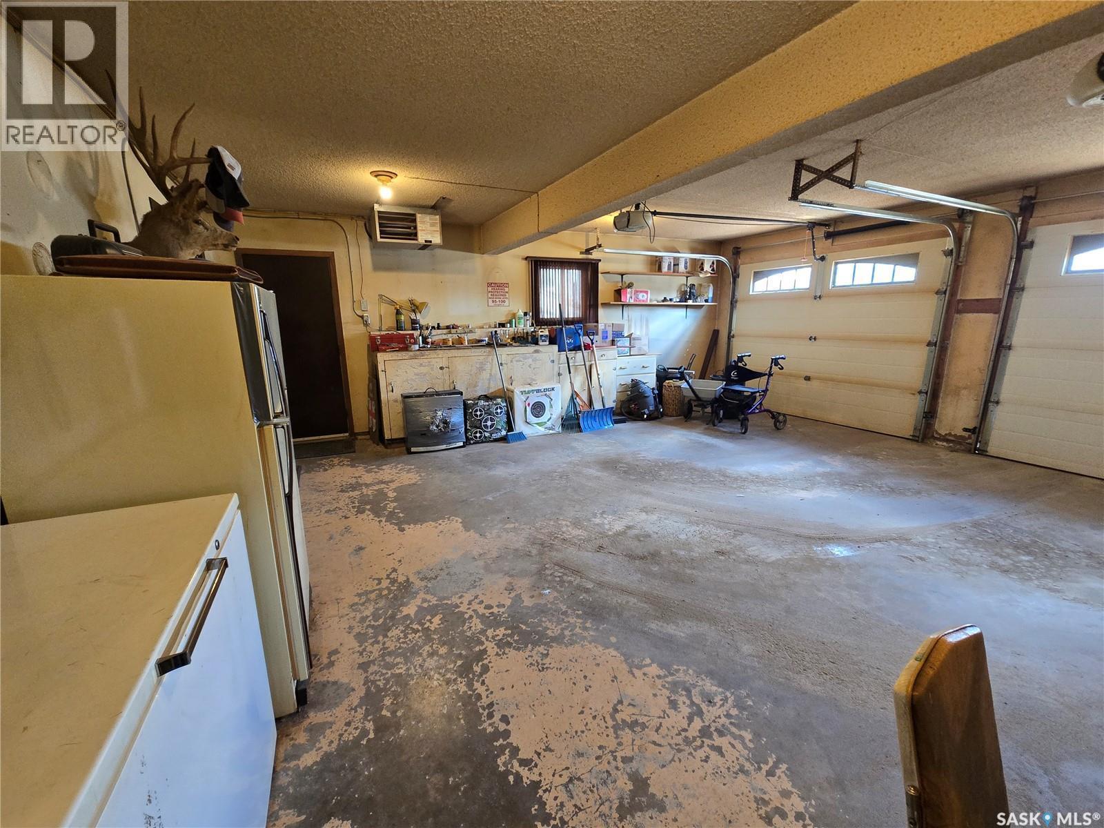 474 Steele Crescent, Swift Current, SK - Indoor Photo Showing Garage
