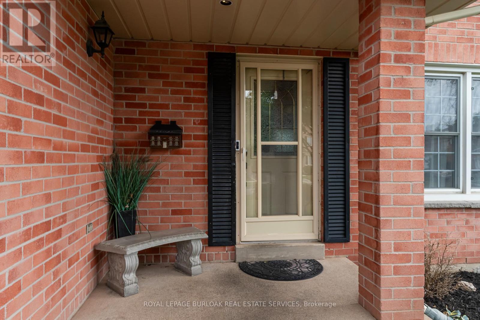2055 Hunters Wood Drive, Burlington, ON - Outdoor With Exterior