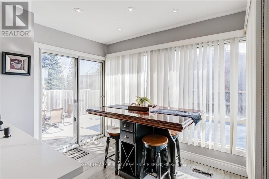 2055 Hunters Wood Drive, Burlington, ON - Indoor